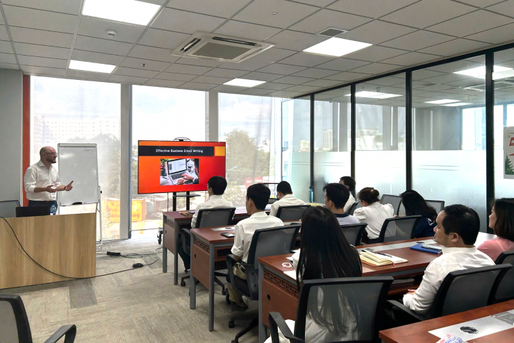 SINH HOẠT CLB TIẾNG ANH PECC2: NGHỆ THUẬT VIẾT EMAIL CHUYÊN NGHIỆP VÀ HIỆU QUẢ